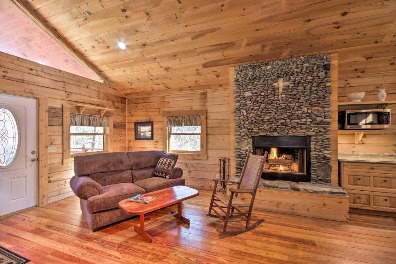 Bryson City Cabin With Wraparound Deck And Hot Tub Exterior foto