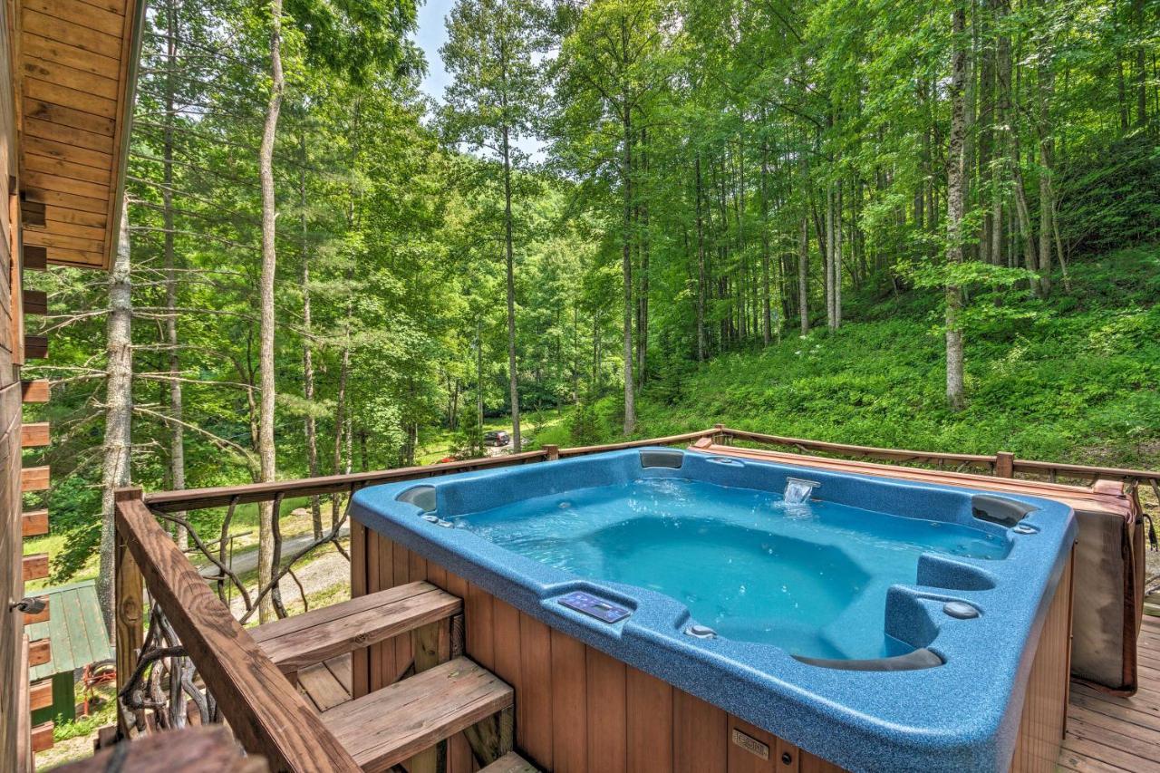 Bryson City Cabin With Wraparound Deck And Hot Tub Exterior foto